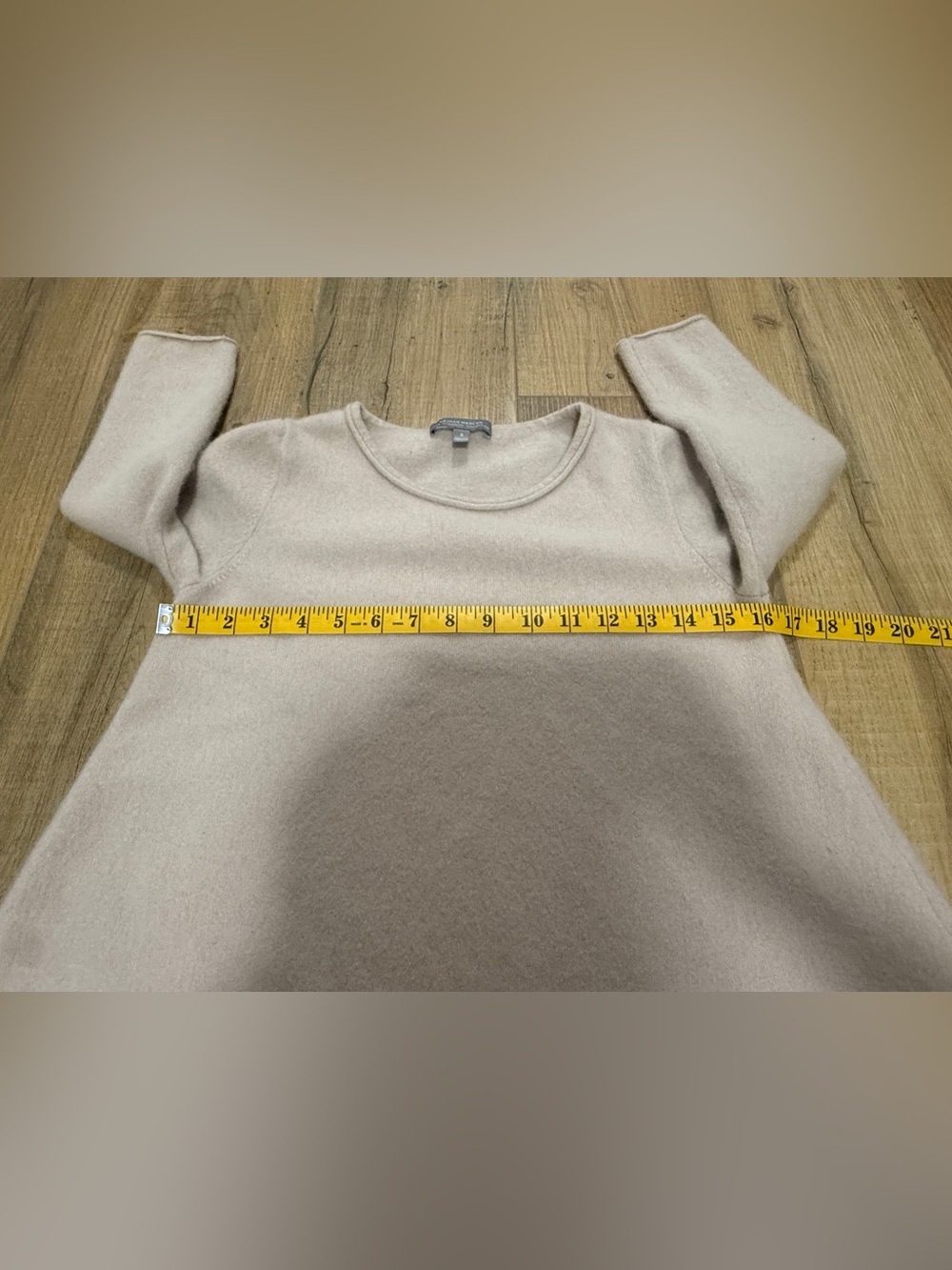 Neiman Marcus 100% Cashmere Asymmetric Sweater Top | Size S | light beige cream - Picture 3 of 9